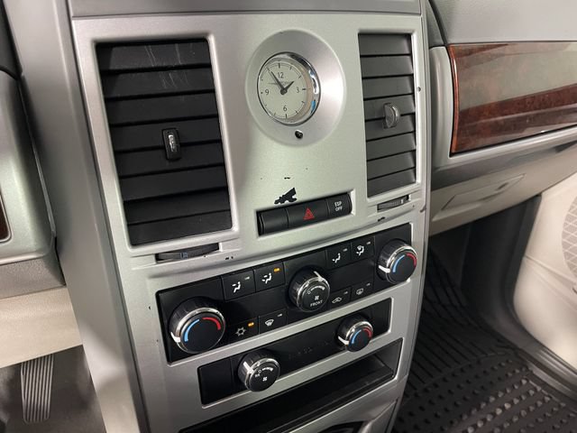 Used 2010 Chrysler Town & Country Touring FWD image 8