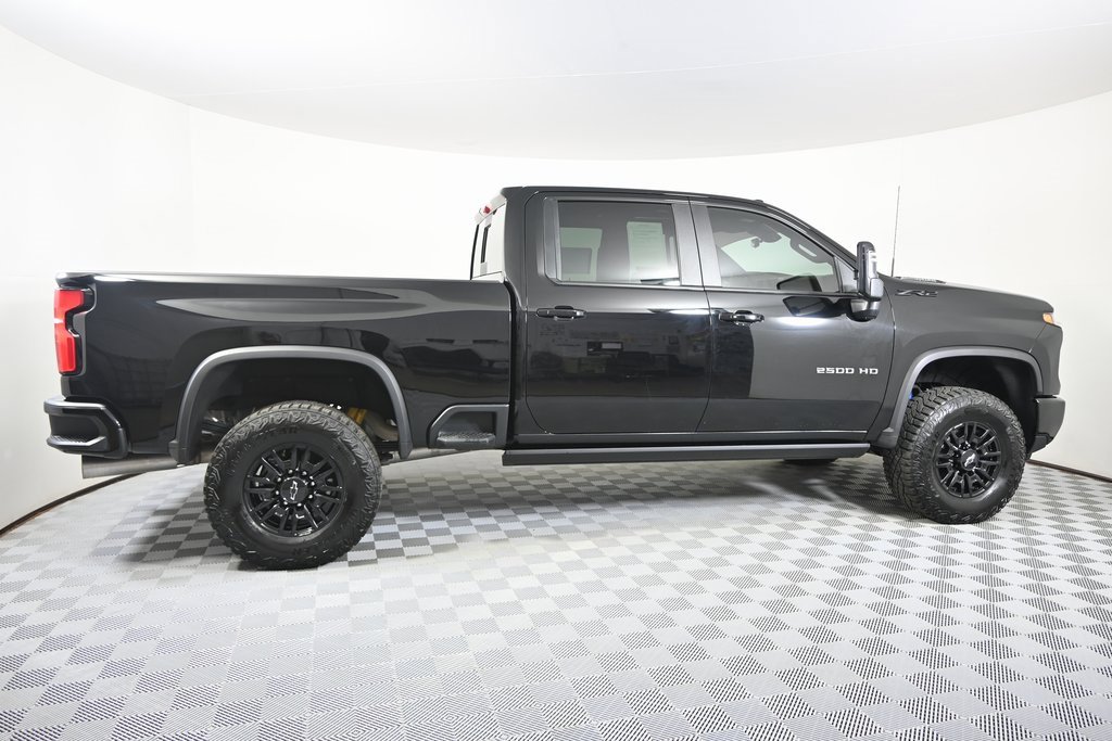 Used 2025 Chevrolet Silverado 2500 ZR2 w/ Technology Package image 8