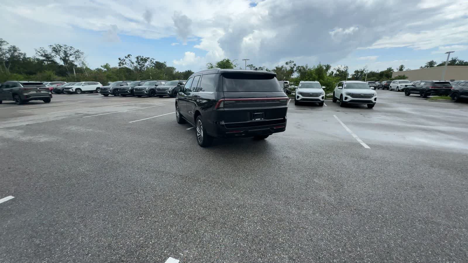 Used 2025 Lincoln Navigator Reserve AWD/4WD image 6
