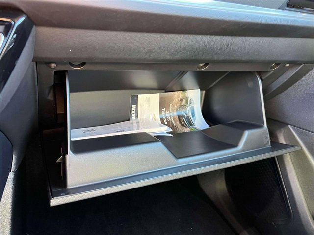 Used 2025 Chevrolet Traverse LT image 34