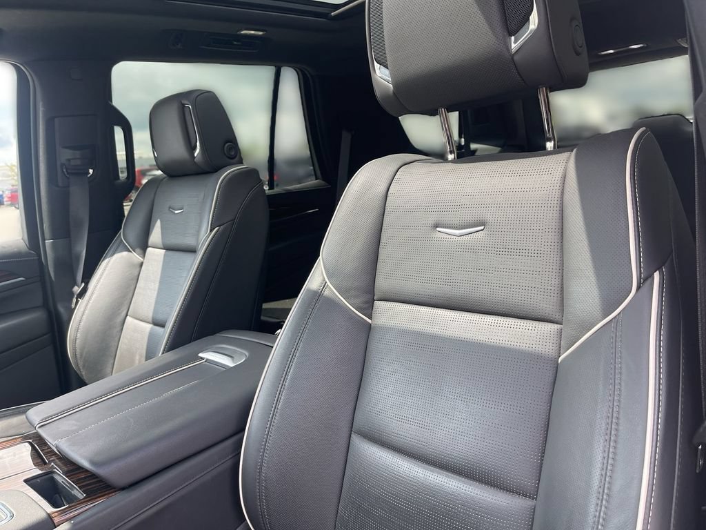 Certified 2023 Cadillac Escalade Premium Luxury w/ Performance Package AWD/4WD image 4