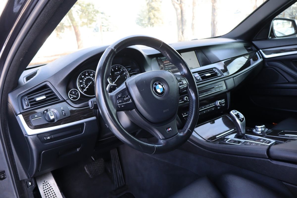 Used 2013 BMW 550i xDrive Sedan image 15