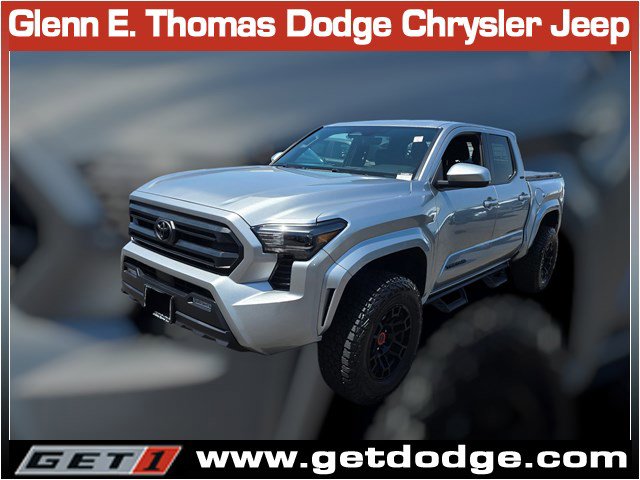 Used 2025 Toyota Tacoma SR5 AWD/4WD image 3
