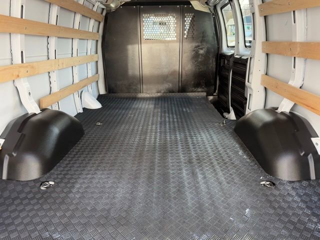 Used 2024 Chevrolet Express 2500 w/ Driver Convenience Package image 10