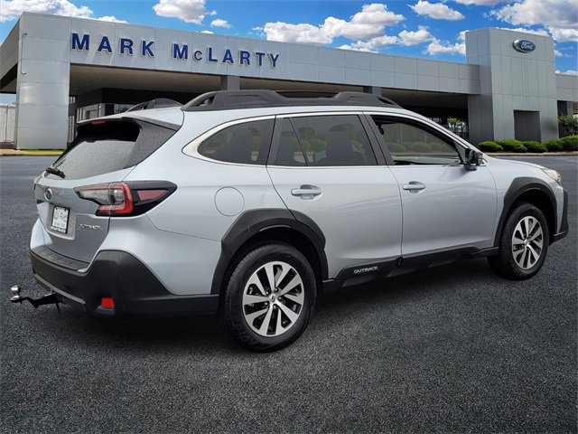 Used 2025 Subaru Outback Premium image 3