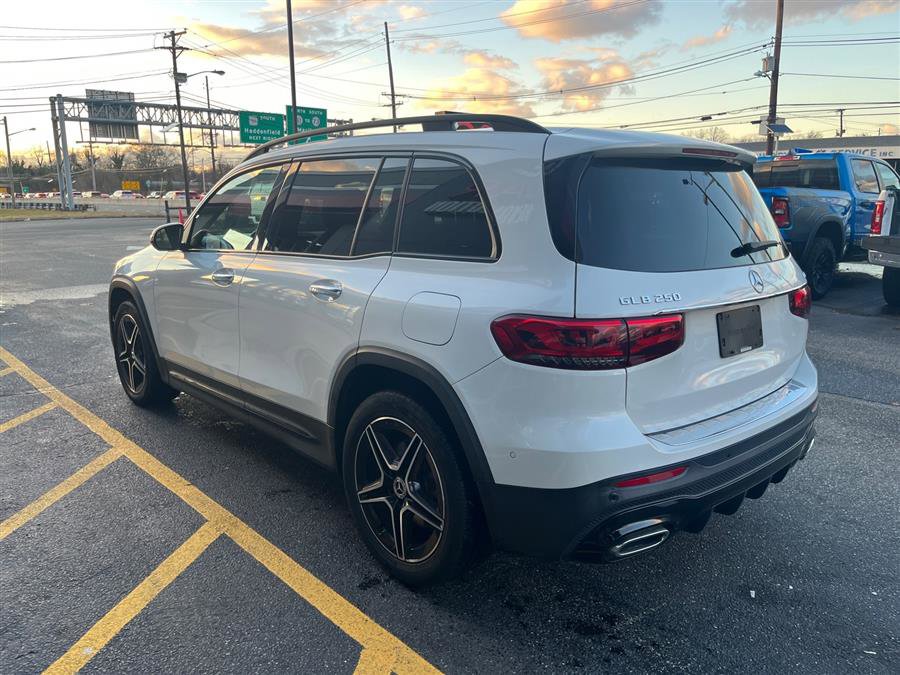 Used 2021 Mercedes-Benz GLB 250 4MATIC image 5