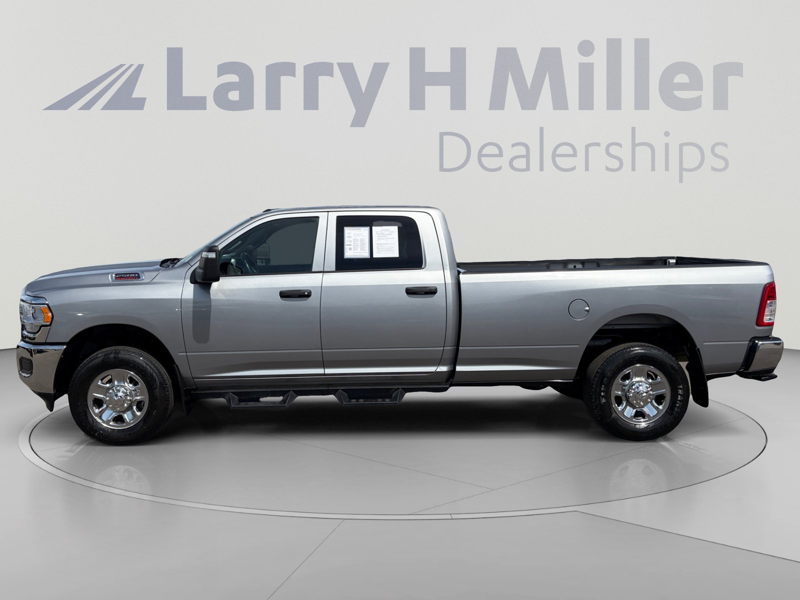 Used 2024 RAM 2500 Tradesman w/ Chrome Appearance Group AWD/4WD image 2