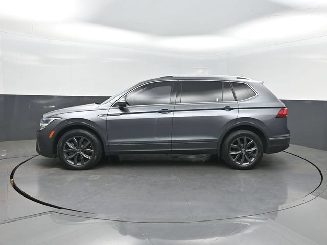 Used 2022 Volkswagen Tiguan SE FWD image 2