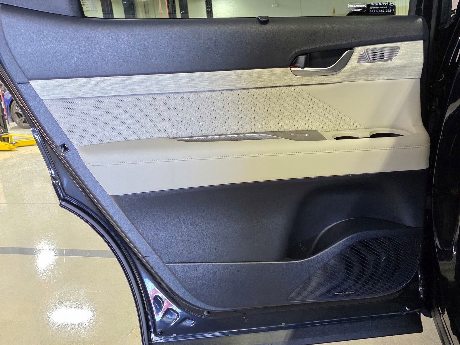 Used 2024 Hyundai Palisade Calligraphy image 13