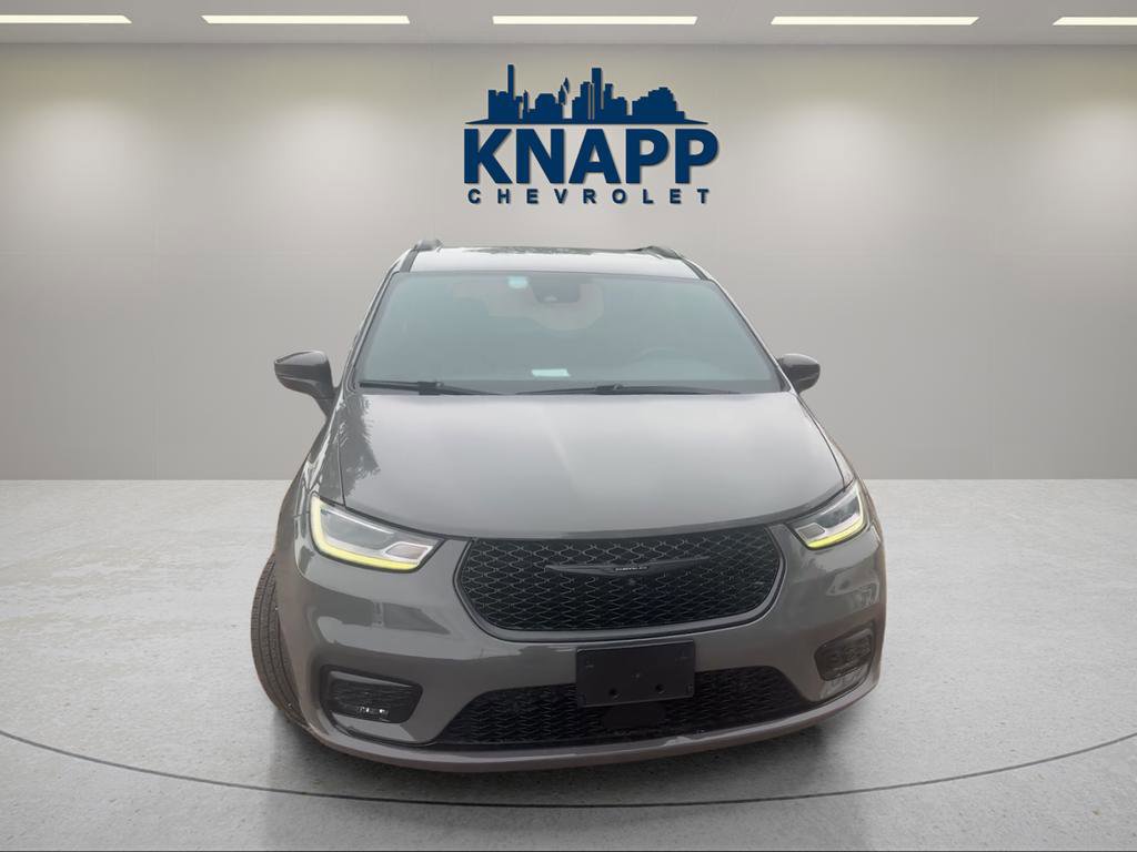 Used 2021 Chrysler Pacifica Touring-L w/ Premium & Safety Sphere Group FWD image 8