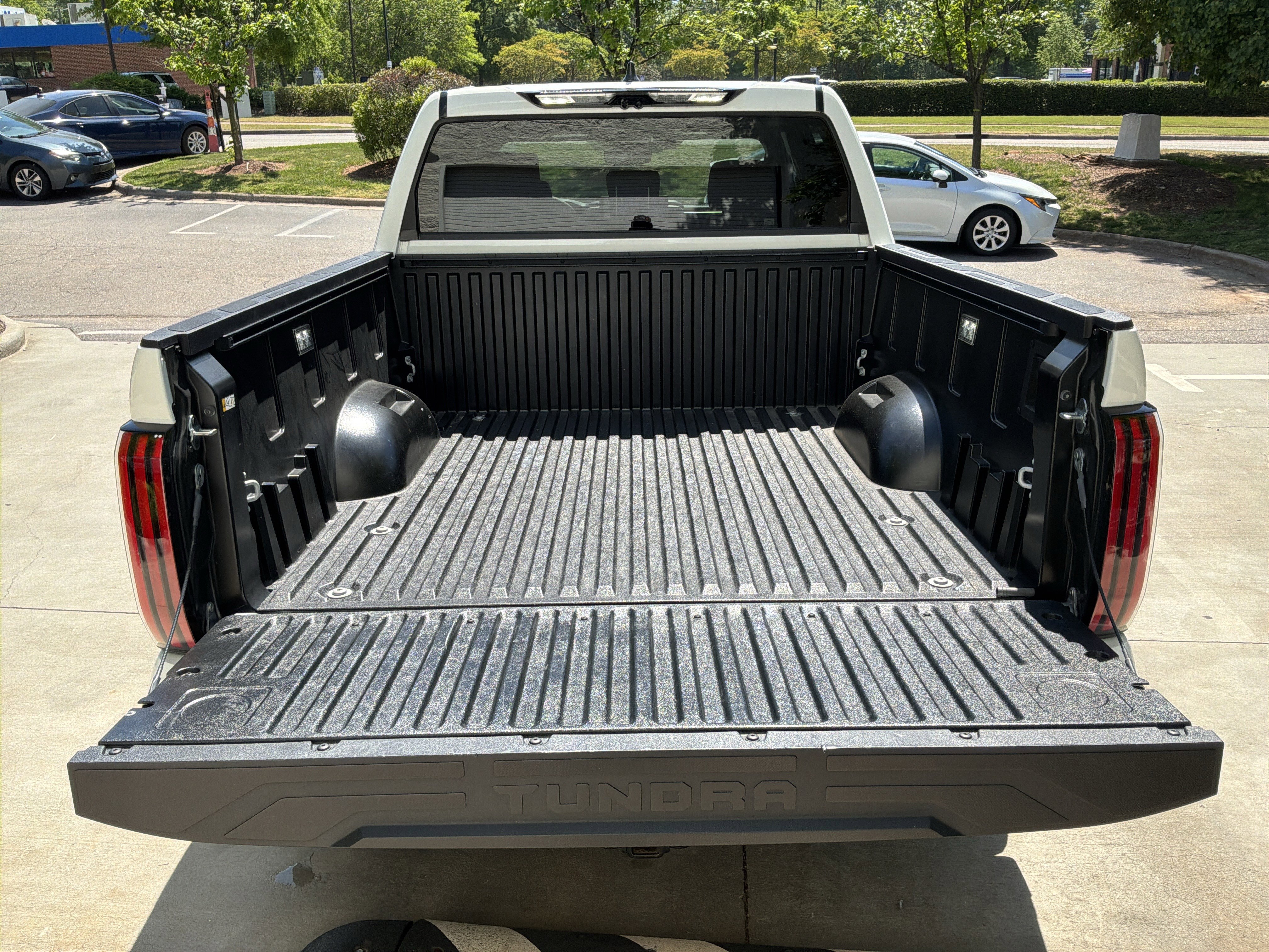 Used 2025 Toyota Tundra Limited w/ TRD Off-Road Package AWD/4WD image 31
