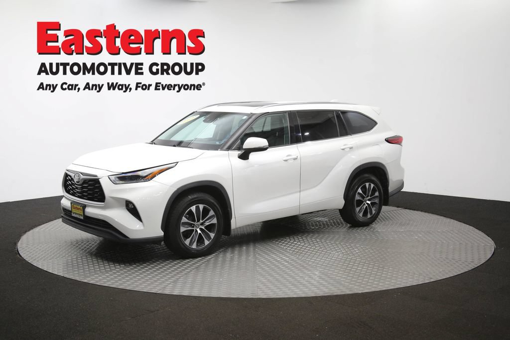 Used 2021 Toyota Highlander XLE AWD/4WD image 58