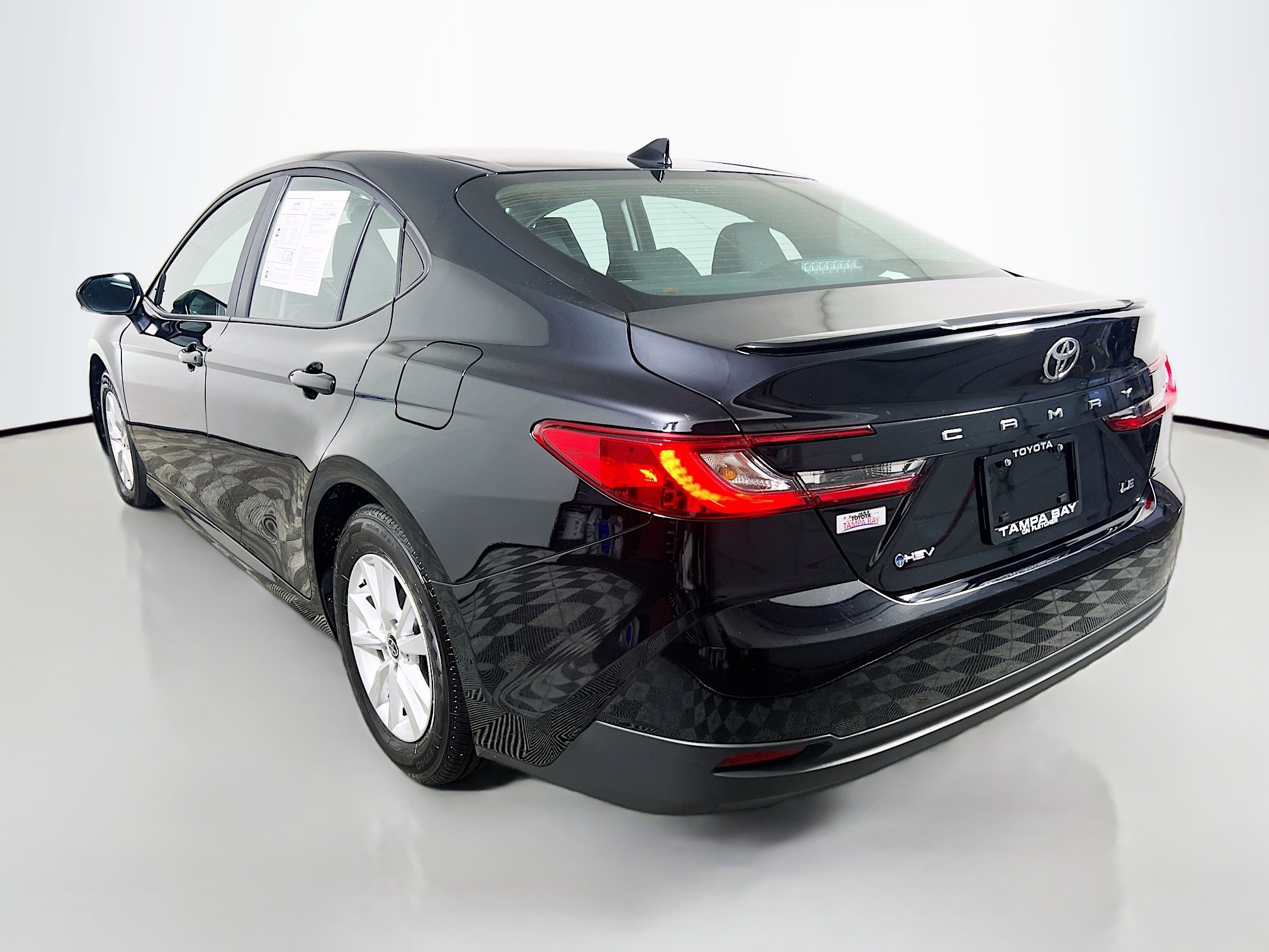 Used 2025 Toyota Camry LE w/ Convenience Package image 8