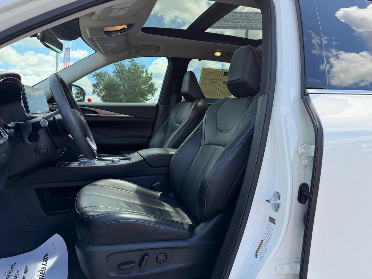 Used 2023 INFINITI QX60 Luxe w/ Cargo Package AWD/4WD image 9