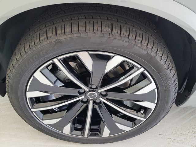 New 2026 Volvo XC90 B6 Plus w/ Protection Package Premier AWD/4WD image 17