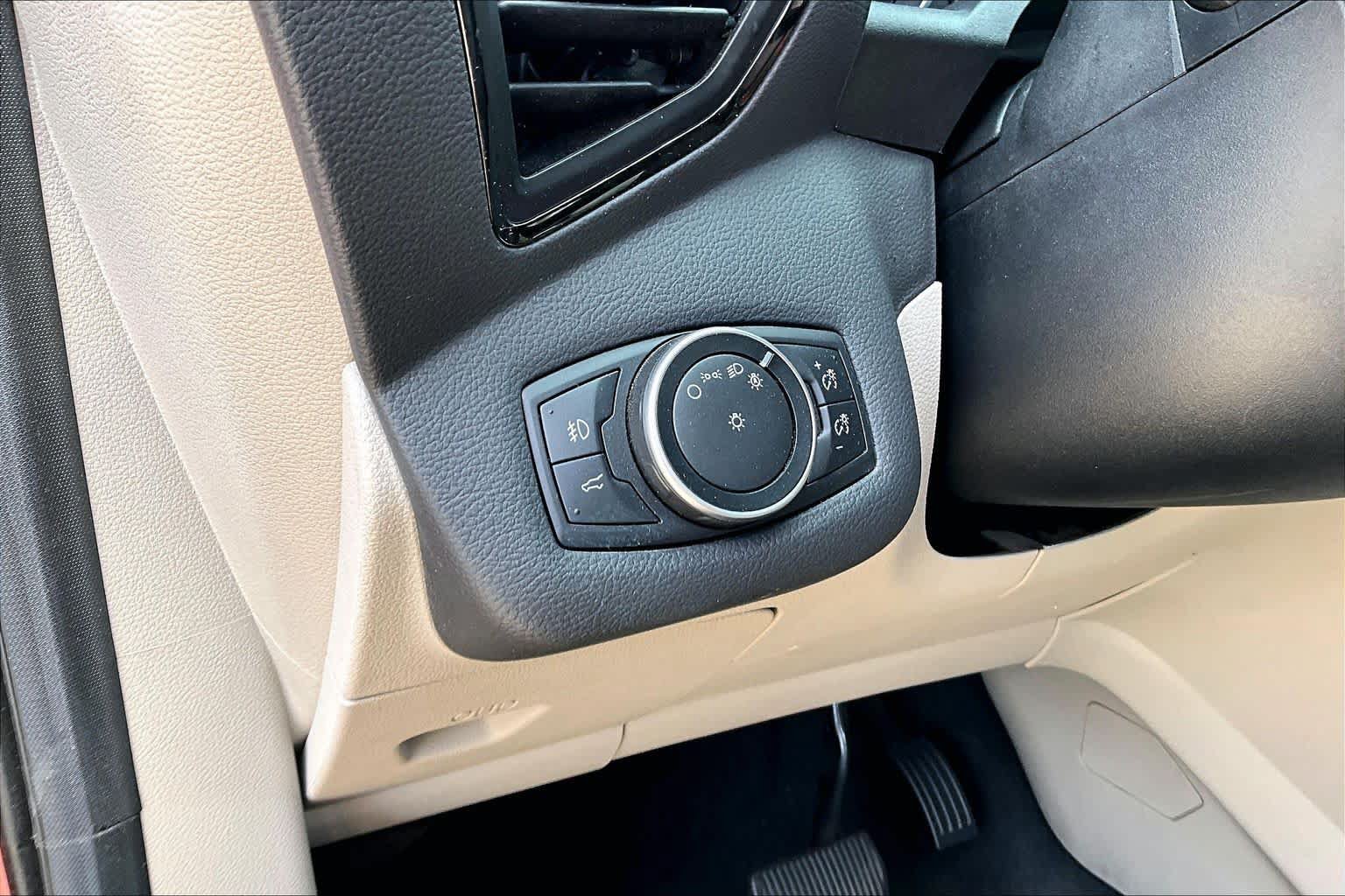 Used 2017 Ford Escape Titanium FWD image 32
