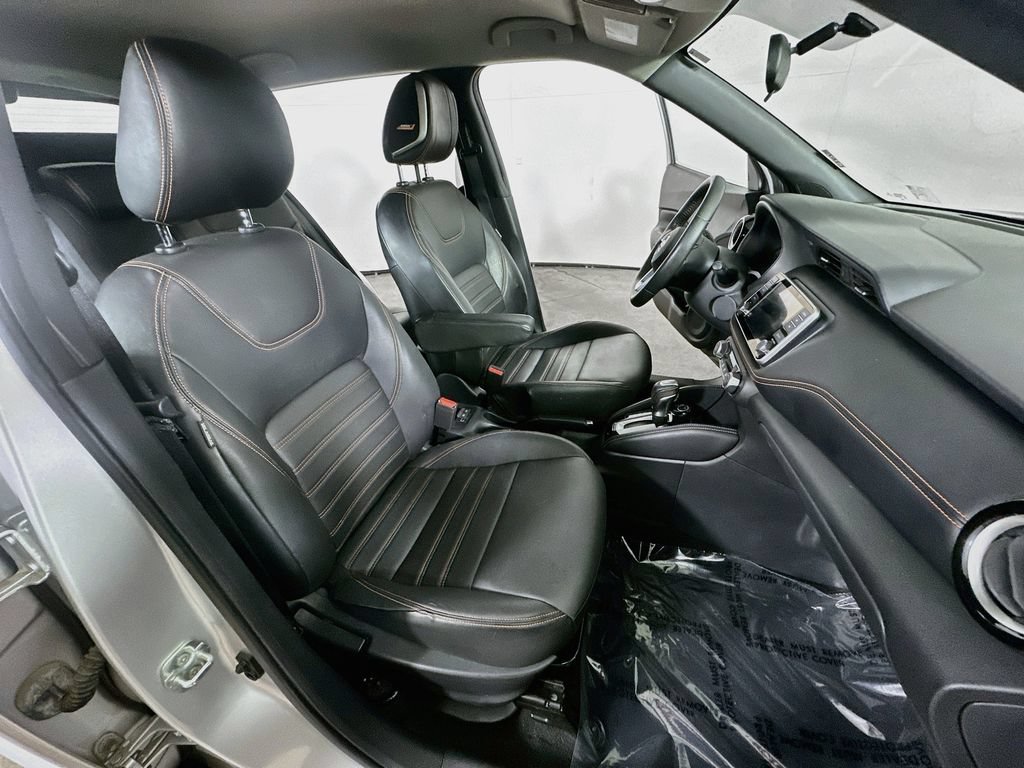 Used 2019 Nissan Kicks SR w/ SR Premium Package FWD image 11