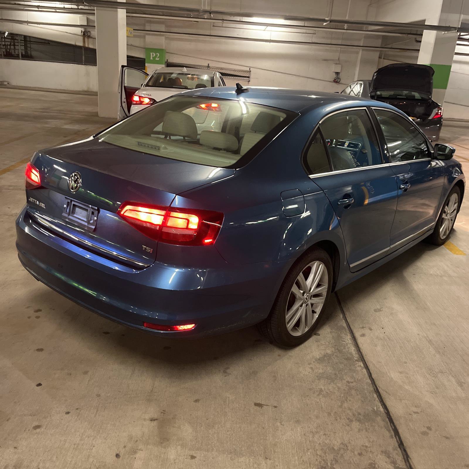 Used 2017 Volkswagen Jetta SEL FWD image 4