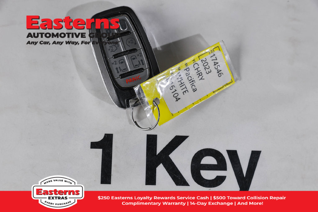 Used 2023 Chrysler Pacifica Touring-L FWD image 26