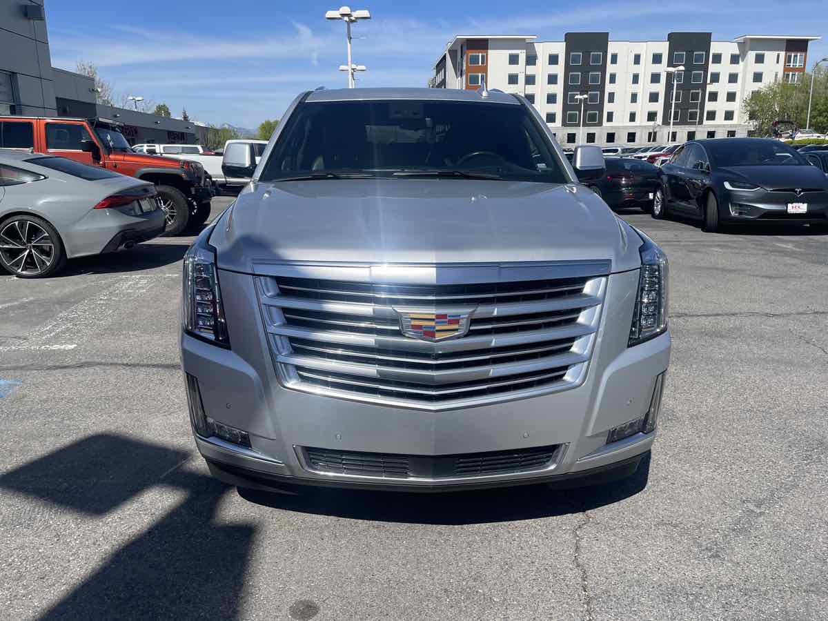 Used 2019 Cadillac Escalade Platinum image 3