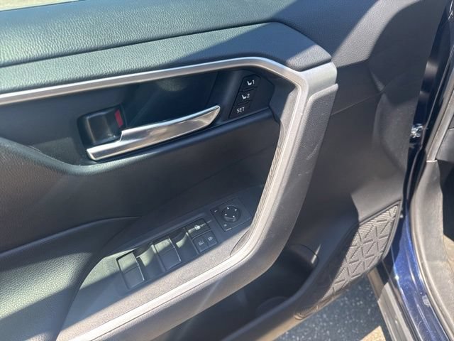 Used 2020 Toyota RAV4 XLE Premium AWD/4WD image 22