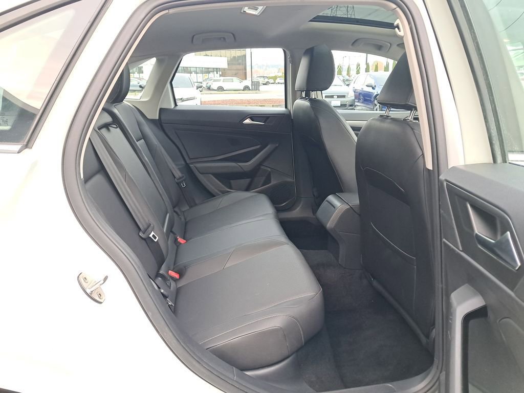 Used 2019 Volkswagen Jetta SE image 16