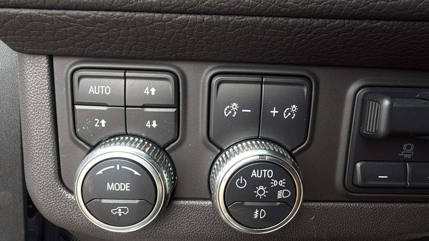 Used 2022 GMC Yukon XL Denali w/ Denali Ultimate Package AWD/4WD image 21
