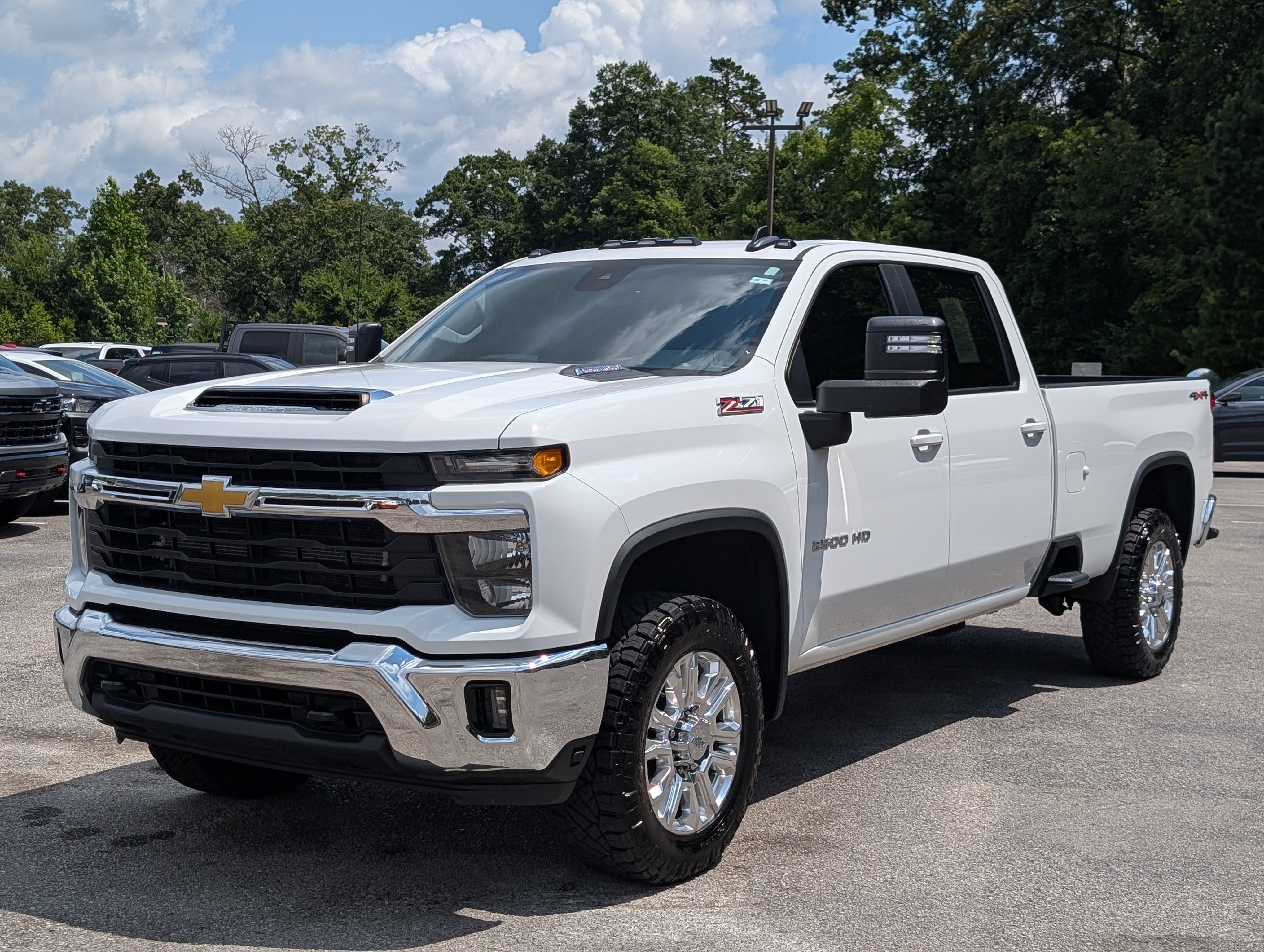 Used 2024 Chevrolet Silverado 2500 LT AWD/4WD image 5