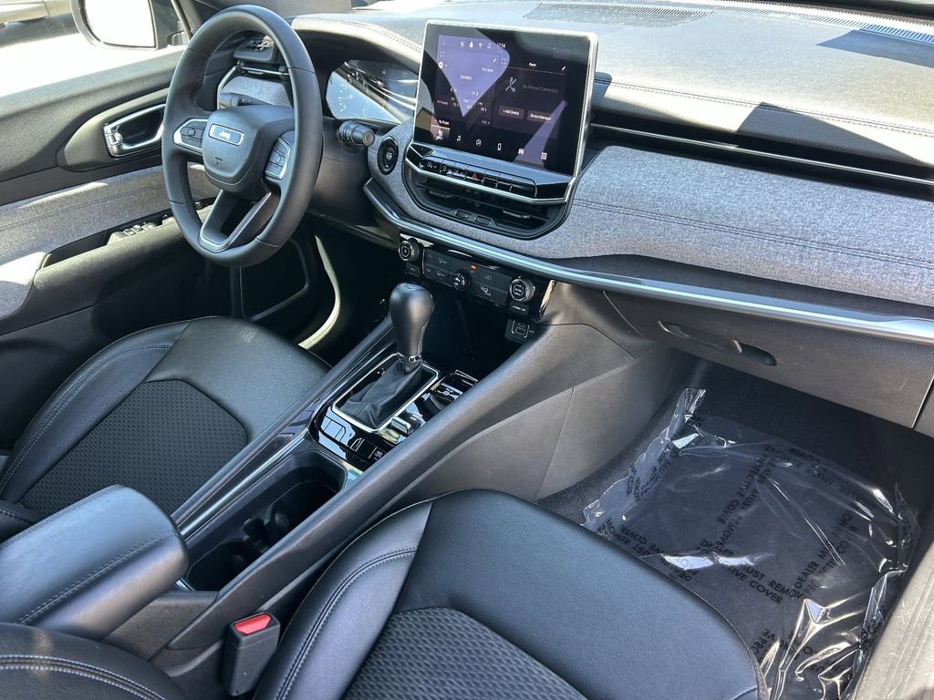 Used 2024 Jeep Compass Latitude image 8