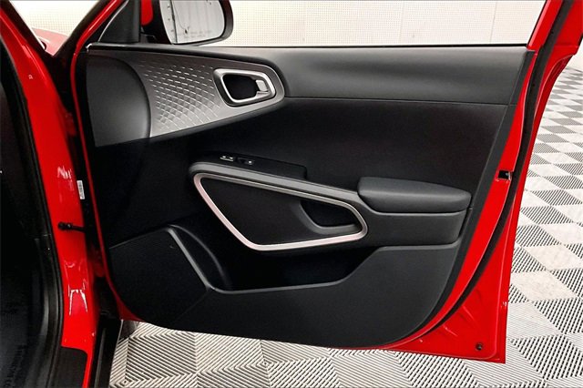 Used 2025 Kia Soul LX w/ LX Technology Package image 19
