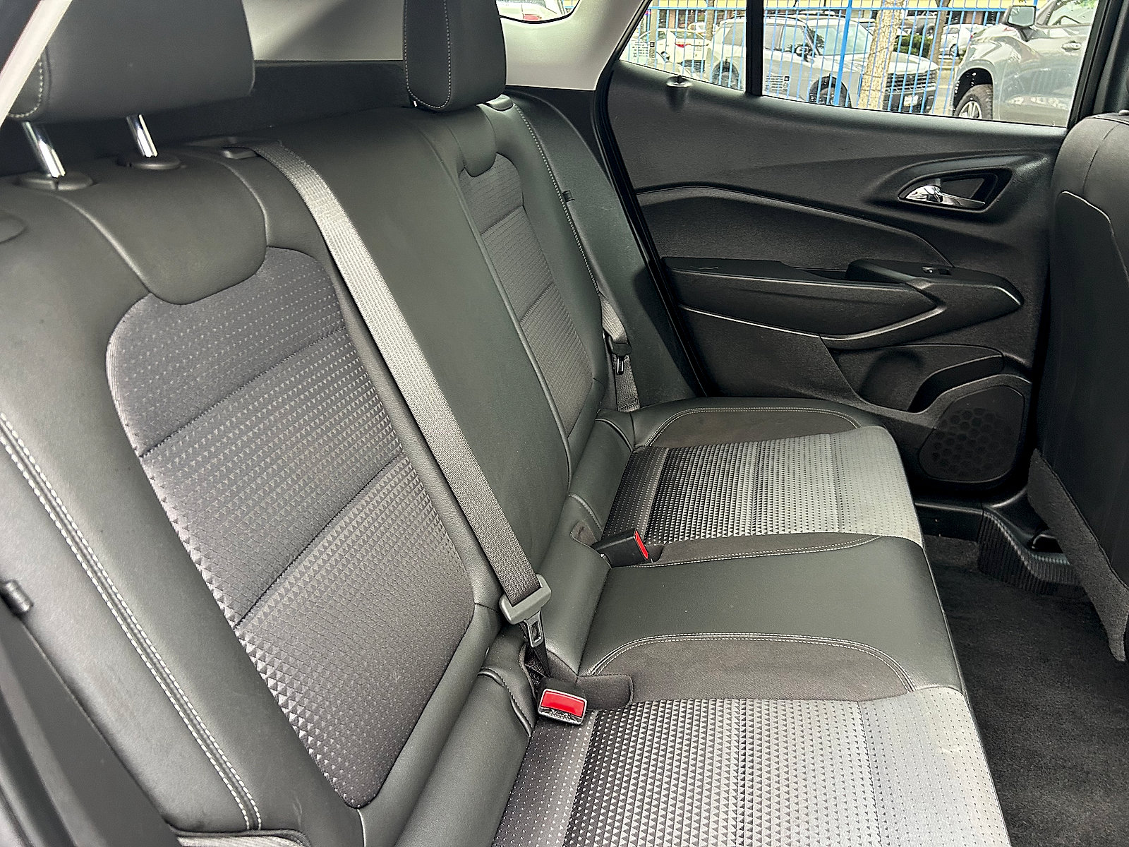 Used 2025 Chevrolet Trax LT FWD image 25
