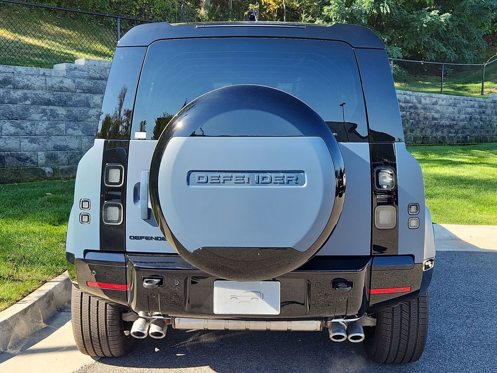 Used 2026 Land Rover Defender 110 X-Dynamic SE AWD/4WD image 7