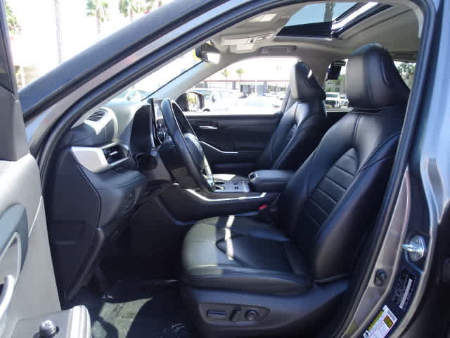Used 2023 Toyota Highlander XLE FWD image 18