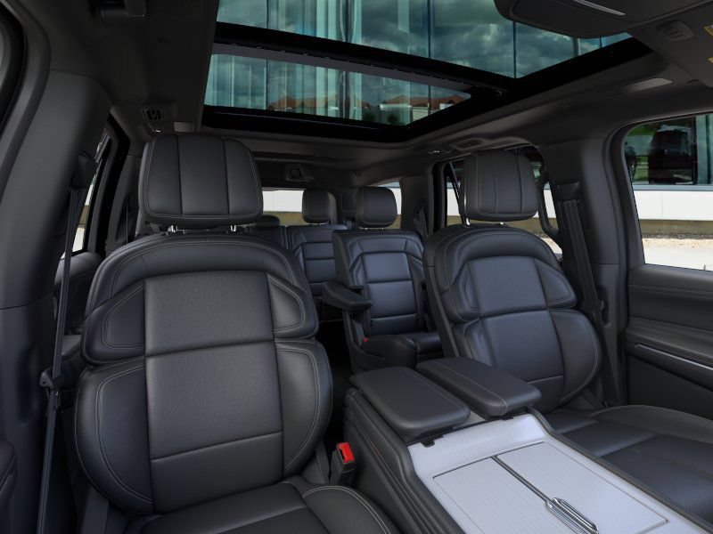 New 2026 Lincoln Navigator Reserve w/ Jet Appearance Package AWD/4WD image 10