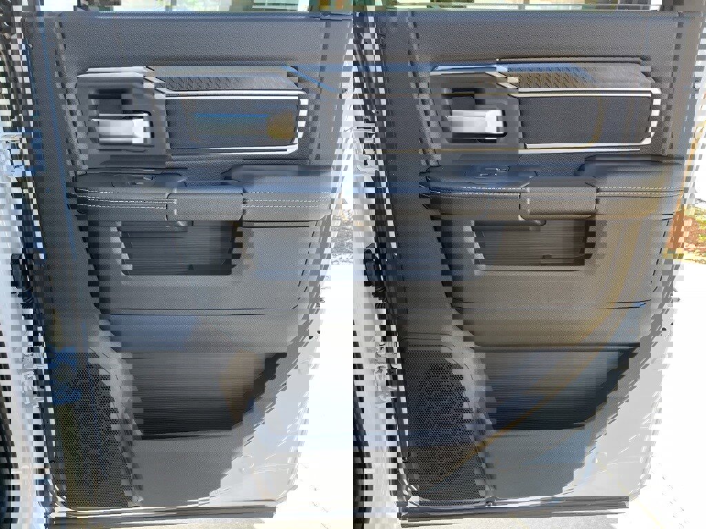 New 2026 RAM 4500 4x4 Crew Cab DRW image 22