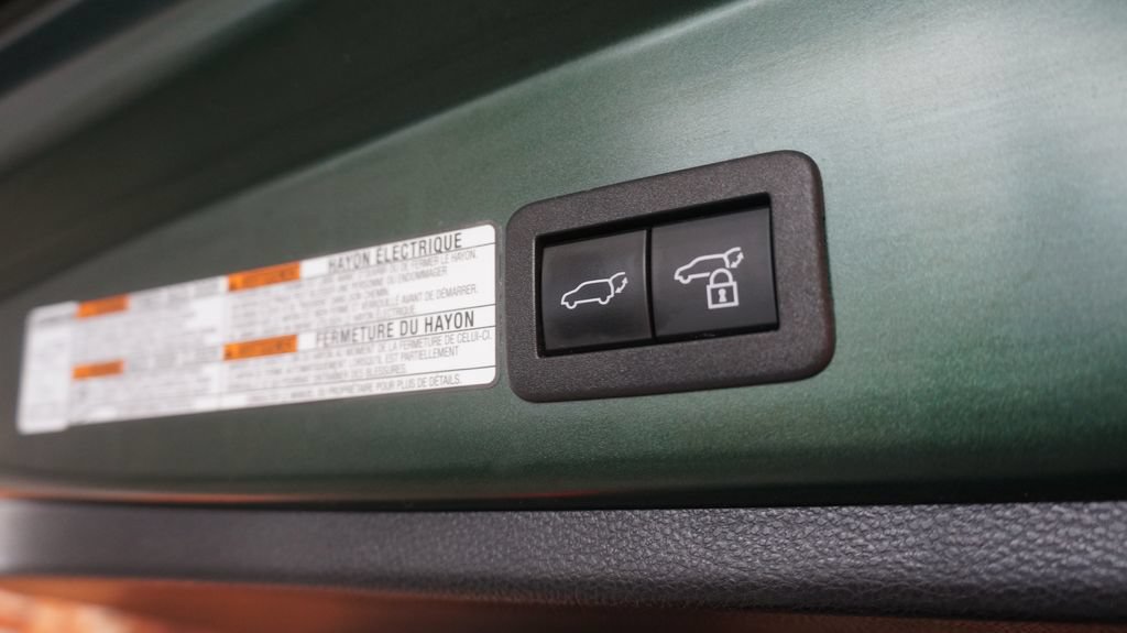 Used 2023 Toyota Corolla Cross XLE w/ Convenience Package AWD/4WD image 44