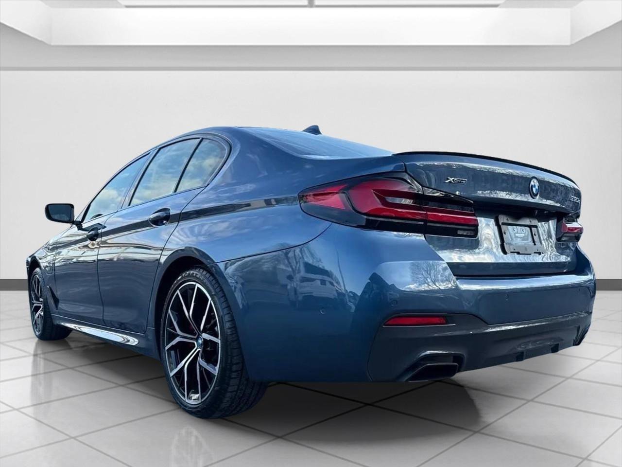 Used 2023 BMW 530e xDrive w/ Premium Package image 3