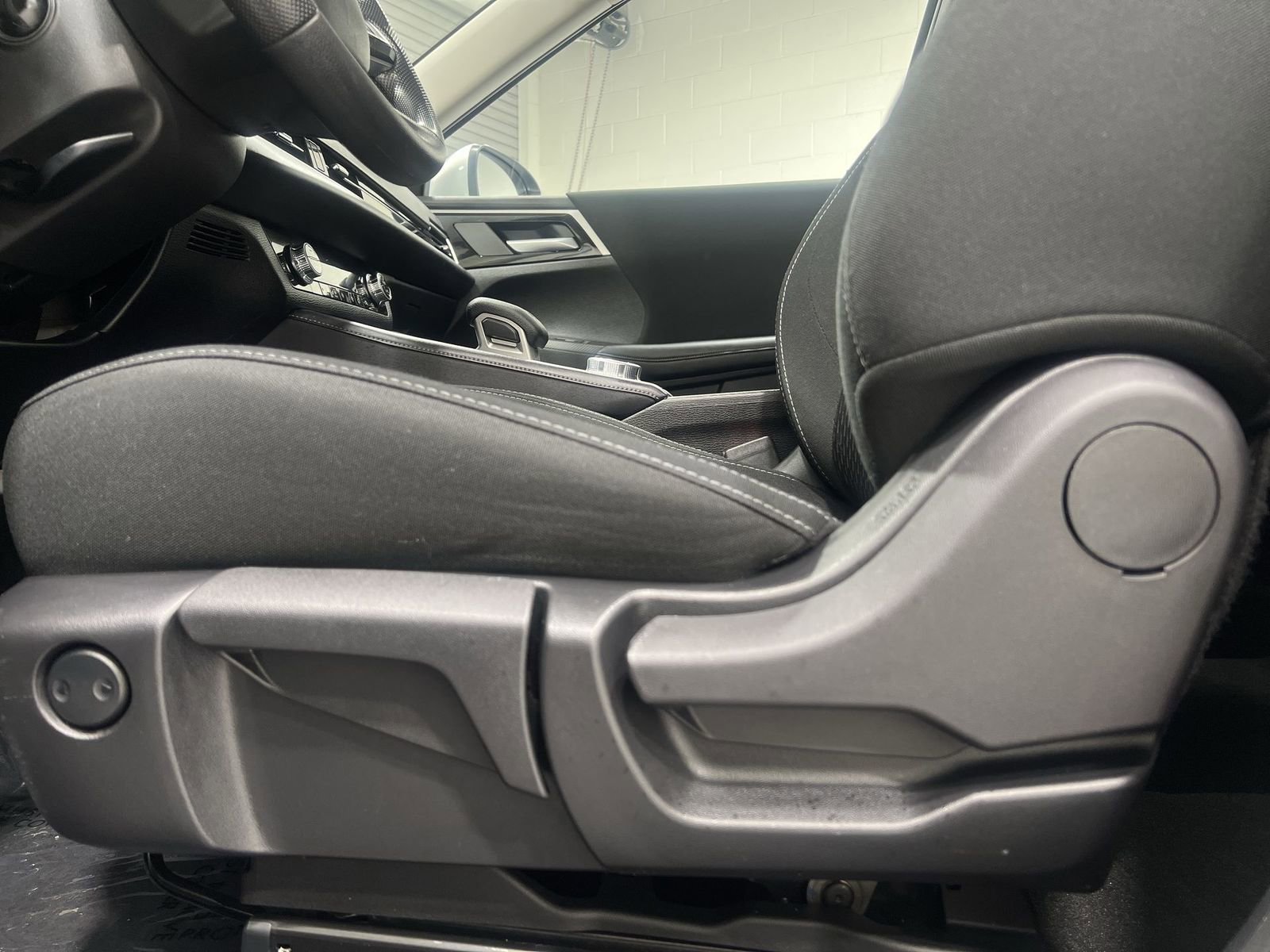 Used 2024 Mitsubishi Outlander ES image 12