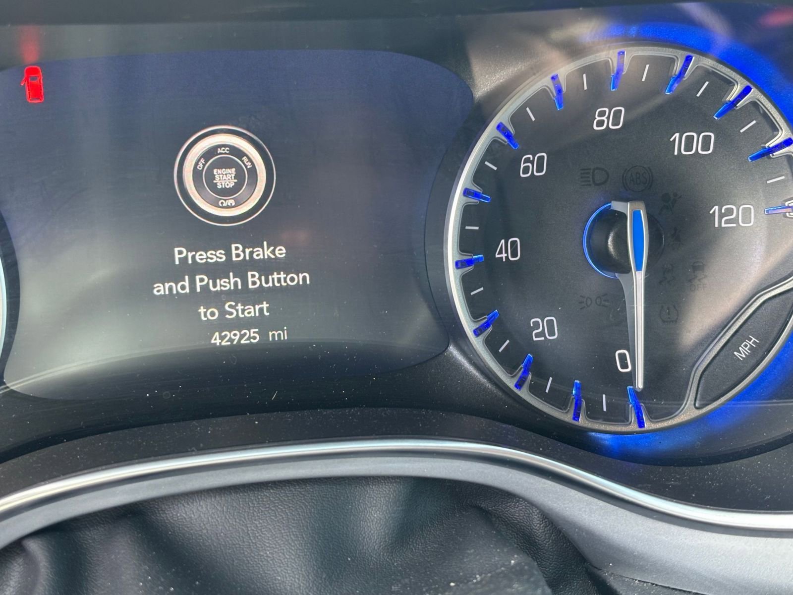 Used 2025 Chrysler Pacifica Limited image 10