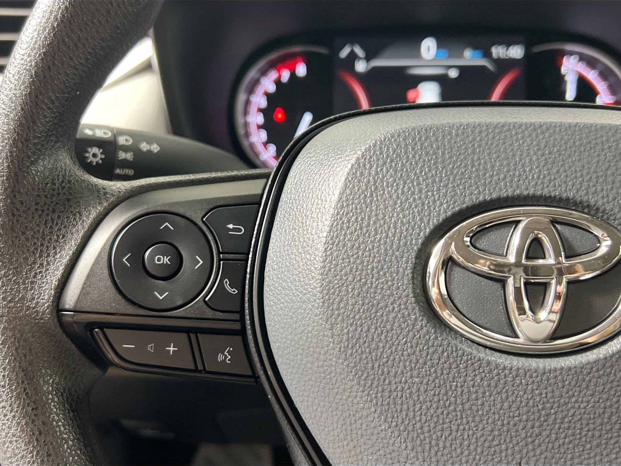 Used 2025 Toyota RAV4 XLE w/ Convenience Package FWD image 18