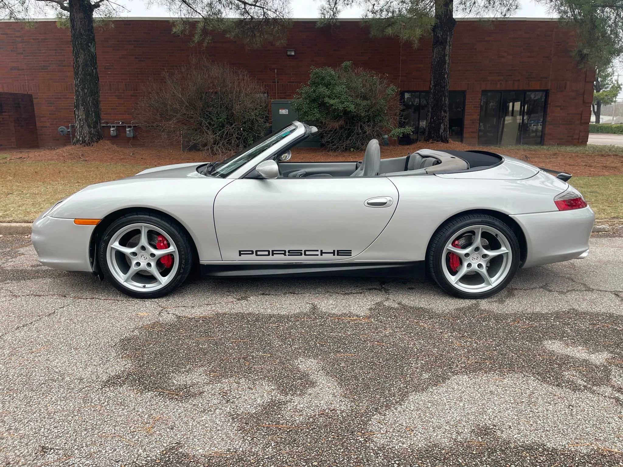 Used 2002 Porsche 911 Cabriolet image 2