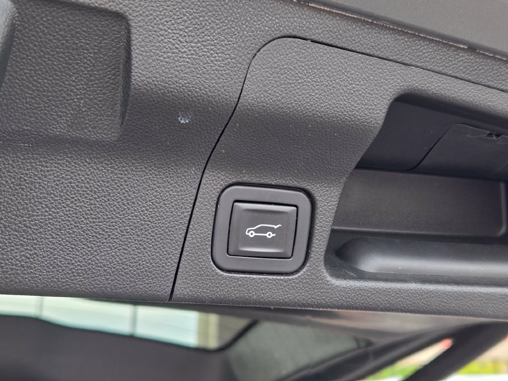 Used 2019 GMC Acadia Denali w/ Technology Package AWD/4WD image 25