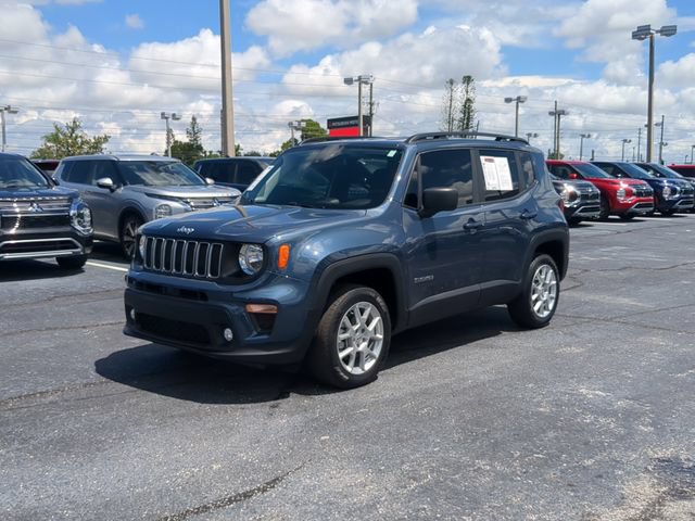 Used 2022 Jeep Renegade Latitude w/ Convenience Group AWD/4WD image 2