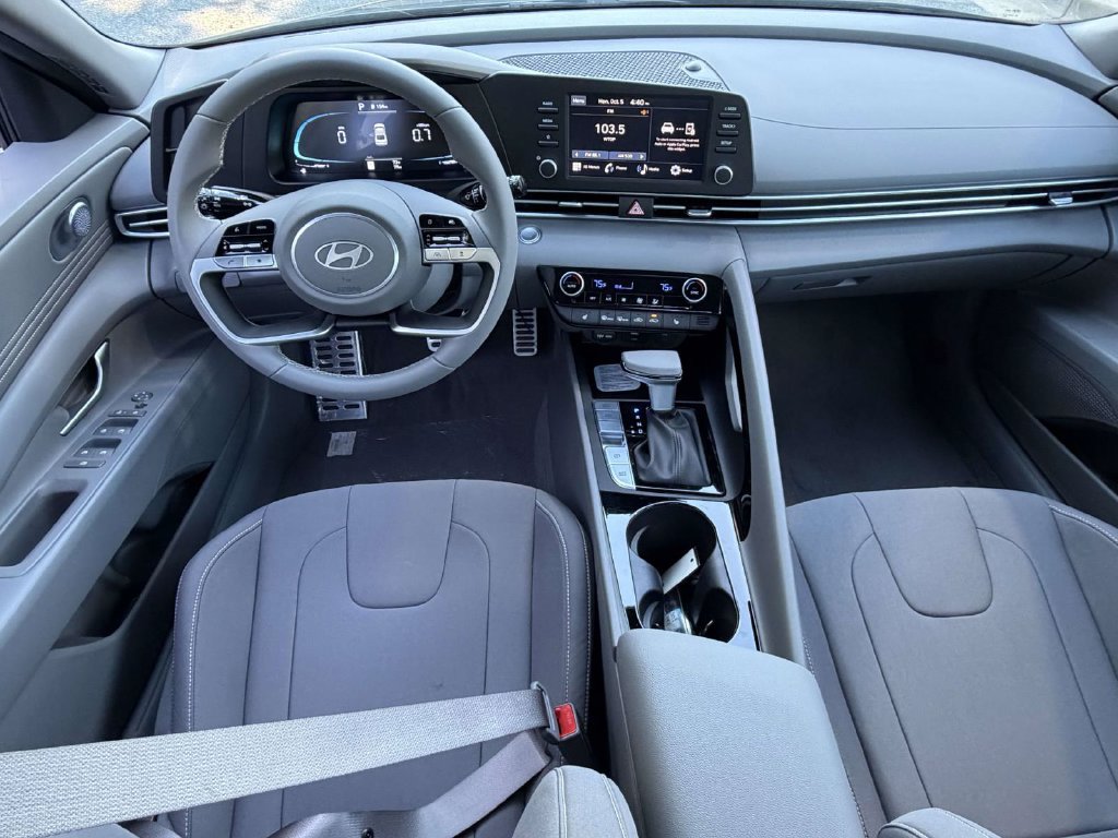 New 2026 Hyundai Elantra SEL Sport Premium FWD image 17