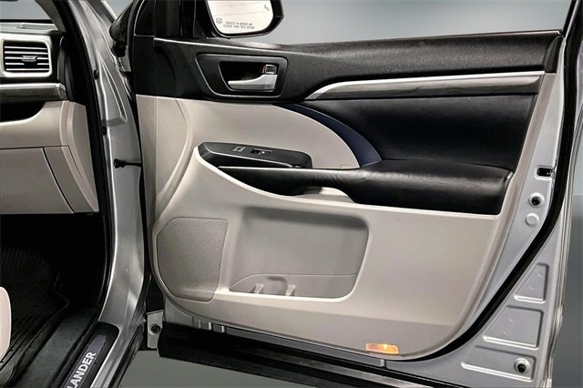 Used 2017 Toyota Highlander Limited w/ Protection Package #3 image 29