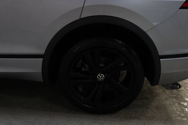 Certified 2023 Volkswagen Tiguan SE R-Line image 29