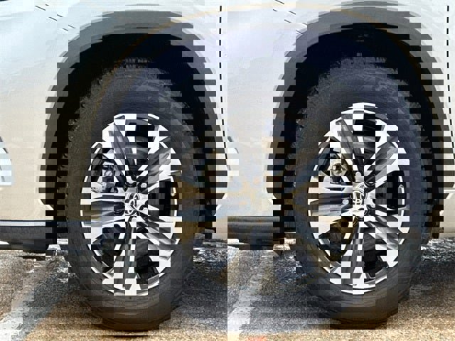 Used 2021 Toyota Highlander XLE image 6