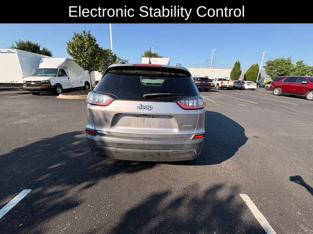 Used 2019 Jeep Cherokee Latitude w/ Popular Appearance Group FWD image 4