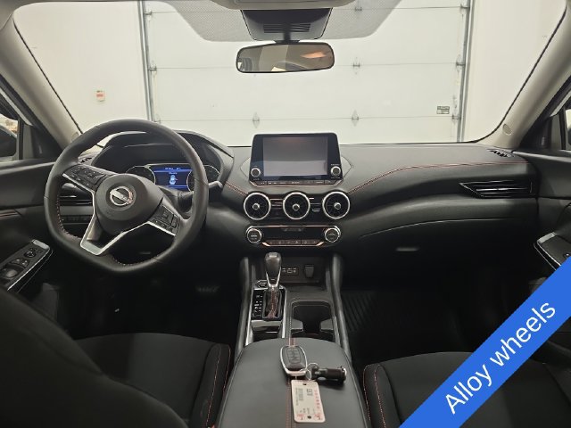 Used 2025 Nissan Sentra SR FWD image 13