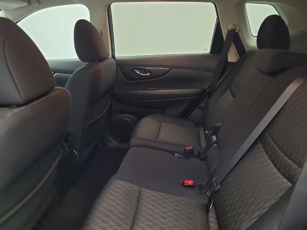 Used 2017 Nissan Rogue SV image 18